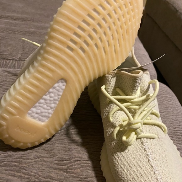 Yeezy Boost 350 V2 Butter Men Size 8 main image 4